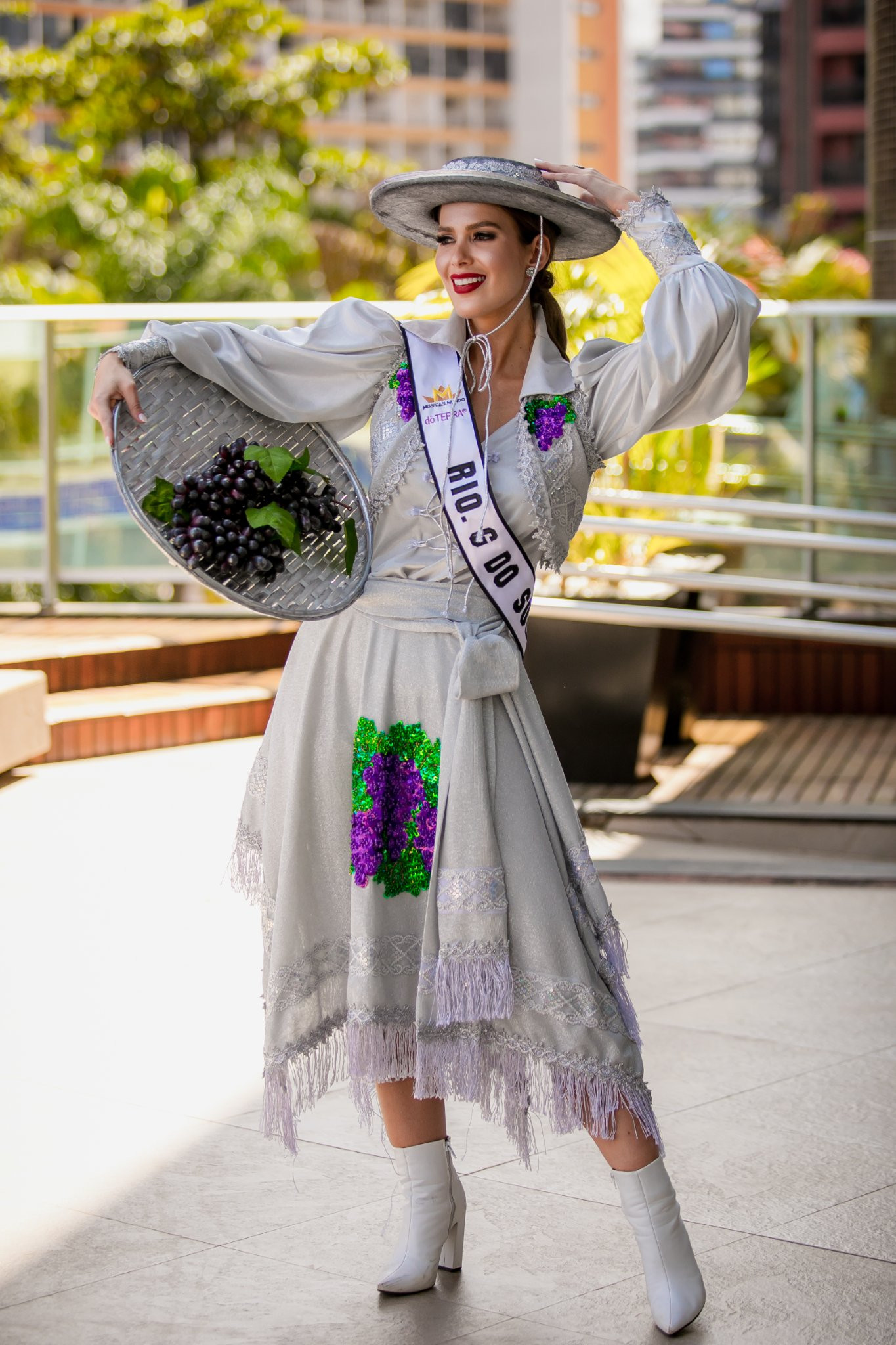 vencedora de traje regional de miss brasil mundo 2022: miss santa catarina. - Página 5 SQFgYG