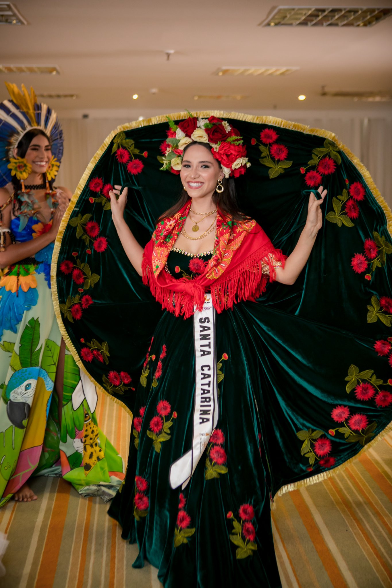 vencedora de traje regional de miss brasil mundo 2022: miss santa catarina. - Página 6 SQKO9j