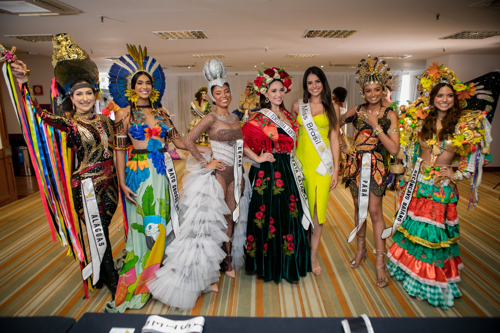 vencedora de traje regional de miss brasil mundo 2022: miss santa catarina. - Página 6 SQKUMP