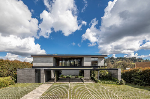 Read this article to get details about B33 house / alejandro restrepo montoya + estudio central. Let's take a look at the architecture of the B33 casa.

Source: https://architecturesstyle.com/b33-house-alejandro-restrepo-montoya-estudio-central//