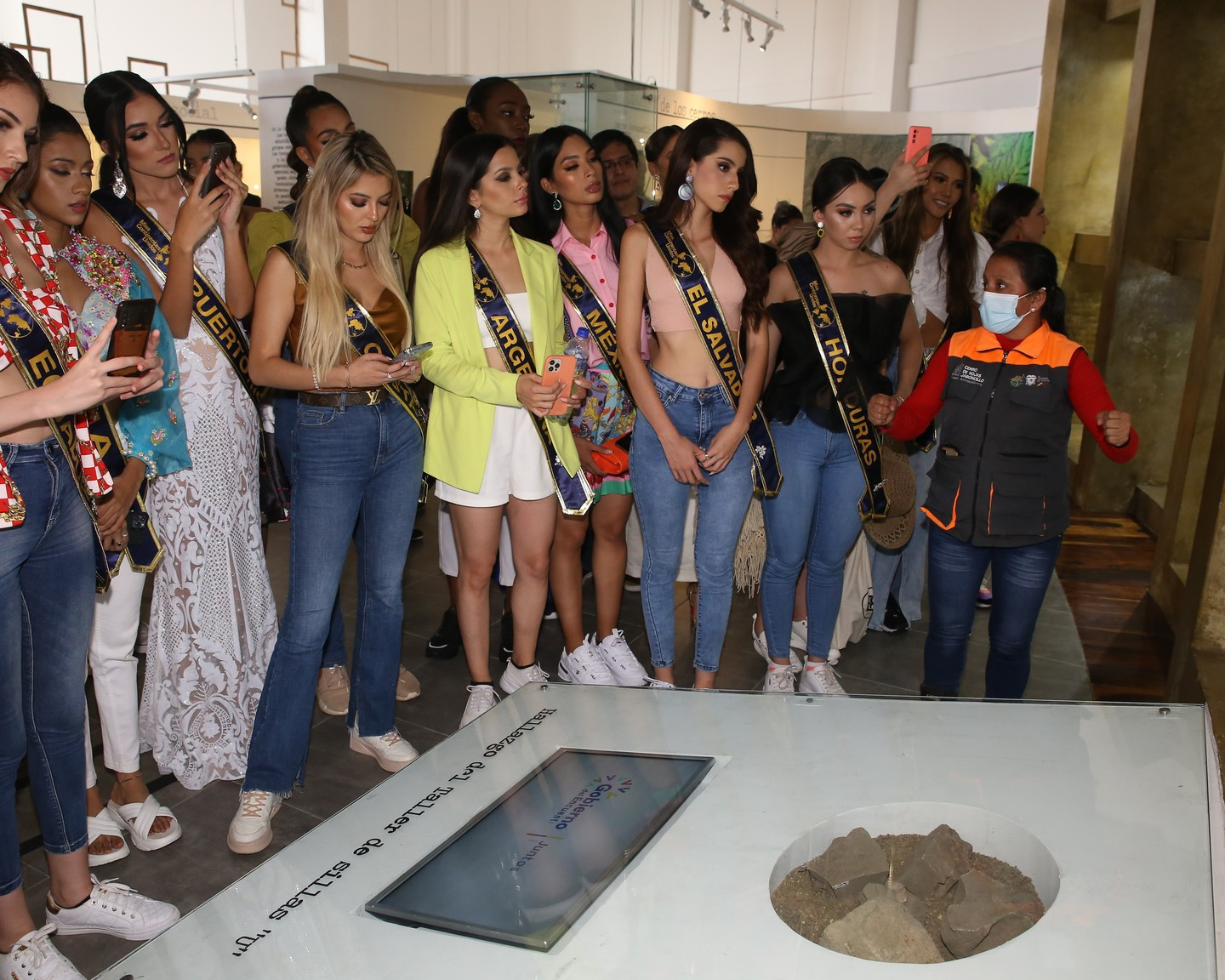 candidatas a miss continentes unidos 2022. final: 6 agosto. - Página 14 SYHO7t