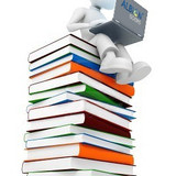 человечек на книгах с ноутбуком