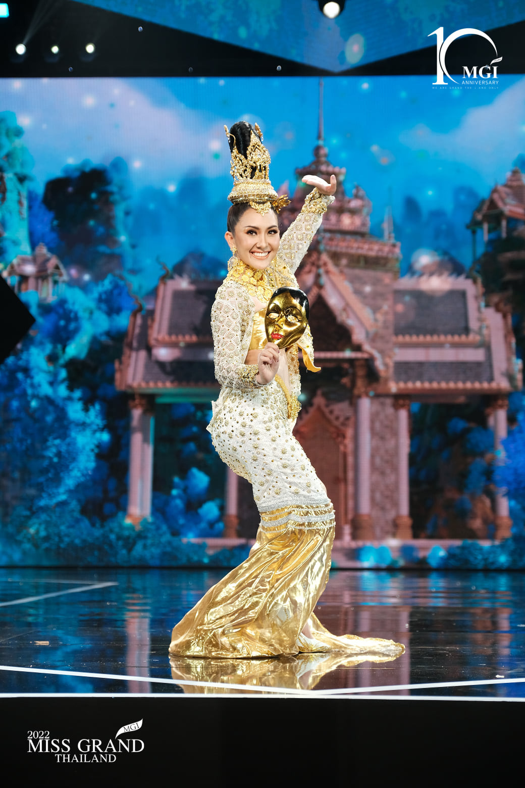 trajes tipicos de candidatas a miss grand thailand 2022. - Página 2 VZUlAx