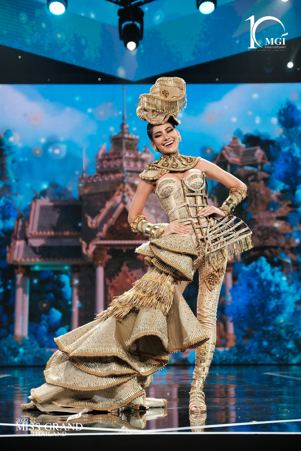 trajes tipicos de candidatas a miss grand thailand 2022. VZXNlp