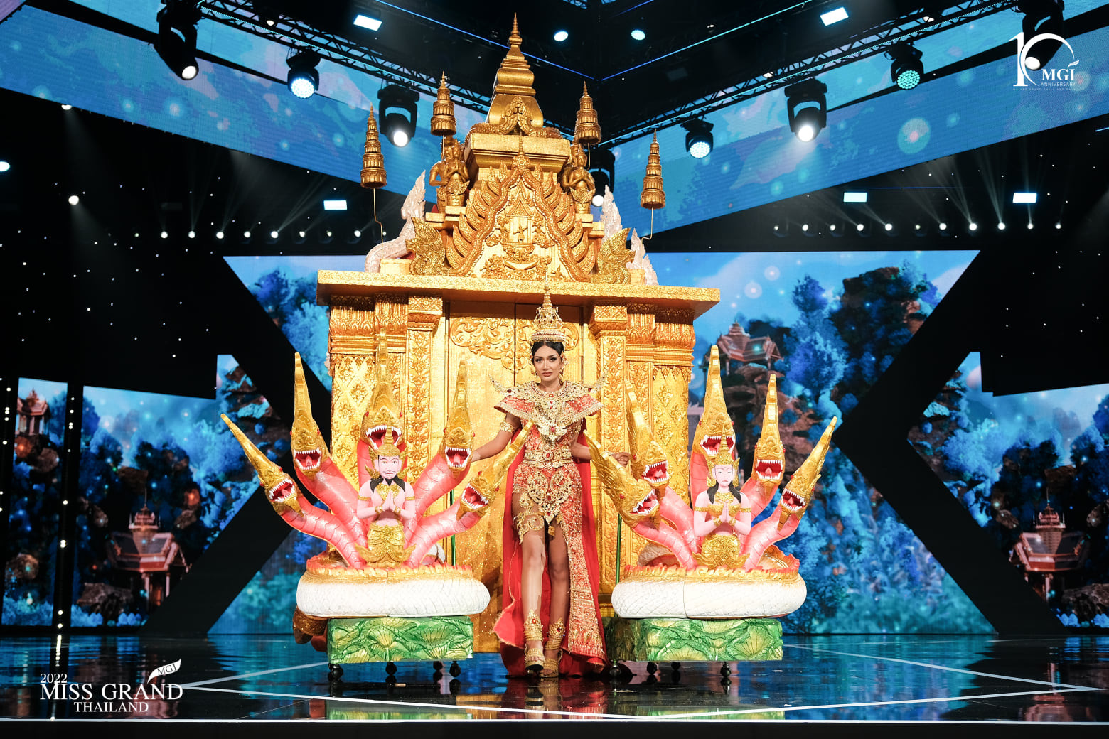 trajes tipicos de candidatas a miss grand thailand 2022. - Página 2 VZgGef