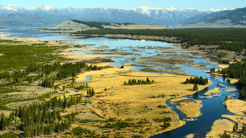 Our.Great.National.Parks.S01E01.a.World.of.Wonder.1080p.NF.WEB DL.DDP5.1.Atmos.x264 OBaMa.mkv snapsh.png