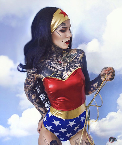 #badass #wonderwoman #cosplay by @monamifrost|| costume from @dollskill___#wonderwomancosplay #justi