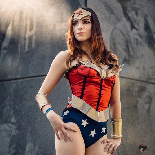 Wonderwoman cosplay by @supakawaiineko|| photo by @dukebellorum___#wonderwomancosplay #cosplayer #co