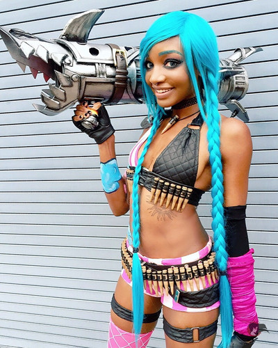 #leagueoflegends #jinx #cosplay by @kayyybear___#jinxcosplay #leagueoflegendscosplay #cosplayer #cos