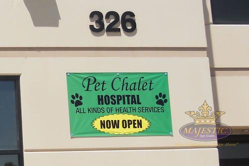 Gallery-Vinyl-Banners-Pet-Chalet-Now-Open-Banner.jpg
