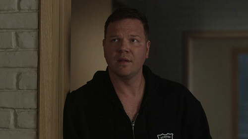 9 1 1.Lone.Star.S03E14.Impulse.Control.720p.AMZN.WEB DL.DDP5.1.H.264 KiNGS.mkv snapshot 09.54.594.jpg