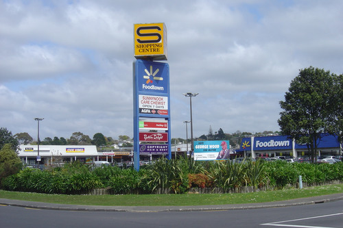 Pylon Sunnynook Shopping Centre.jpg