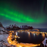 Northern lights over Reine, Lofoten Islands, Norway 1080p