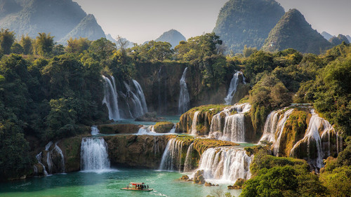 Ban Gioc Detian Falls on Quây Sơn River between Vietnam and China 1080p