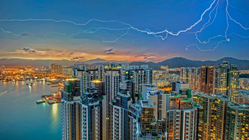 Lightning storm at dusk over Kowloon Bay, Hong Kong 1080p.jpg