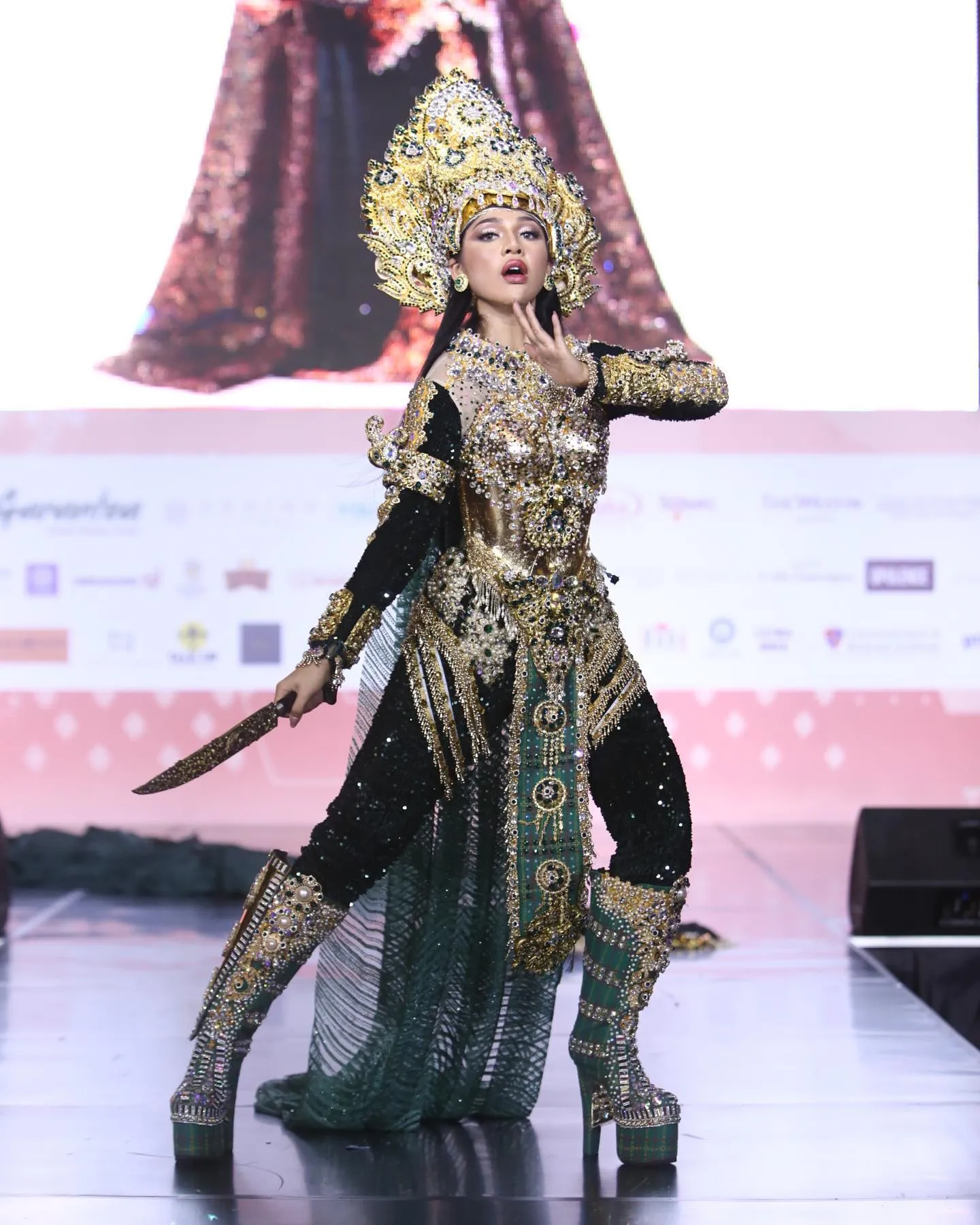 candidatas a puteri indonesia 2022. final: 27 may. - Página 32 XCSw3g