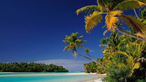 Beach on One Foot Island (Tapuaetai), Aitutaki Lagoon, Cook Islands 1080p.jpg