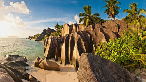 Tropical beach and island lagoon at Anse Source d'Argent, La Digue, Seychelles 1080p