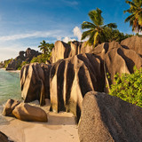 Tropical beach and island lagoon at Anse Source d&#039;Argent, La Digue, Seychelles 1080p