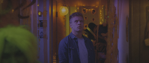 The.Guest.2014.2160p.HDR.UHD.BluRay.DTS HD.MA.5.1.x265 10bit HDS.mkv 20220603 142102.463.png