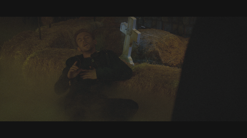 The.Guest.2014.UHD.BluRay.REMUX.2160p.HEVC.DTS HD.MA5.1 HDS.mkv 20220603 142217.269.png