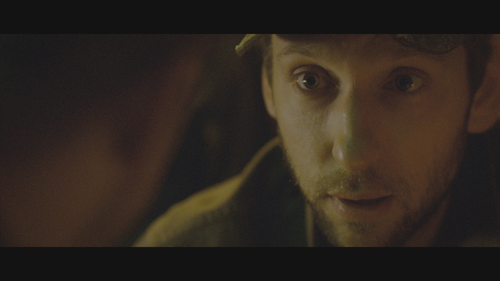 The.Guest.2014.UHD.BluRay.REMUX.2160p.HEVC.DTS HD.MA5.1 HDS.mkv 20220603 142205.518.png