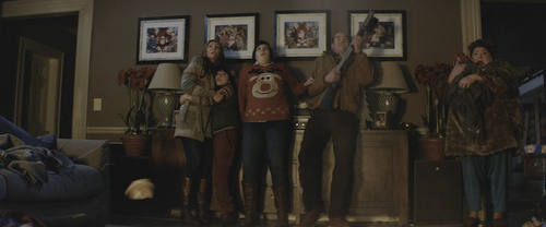 Krampus.2015.1080p.Pad HDR.UHD.BluRay.AAC.x265 10bit HDSPad.mp4 20220529 185223.184.png