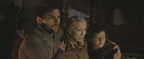 Krampus.2015.2160p.HDR.UHD.BluRay.TrueHD.7.1.Atmos.x265 10bit HDS.mkv 20220529 185636.139.png