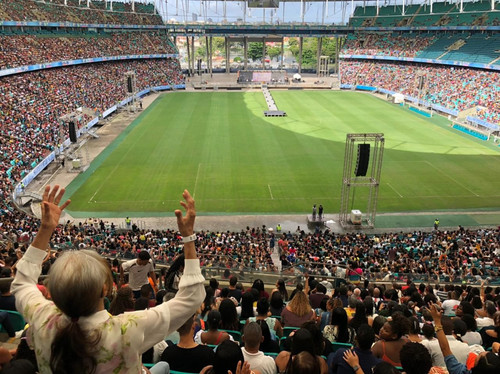 Evento religioso reúne 62 mil pessoas em Salvador; este é o maior público  registrado na Arena Fonte Nova nos últimos 10 anos, Bahia