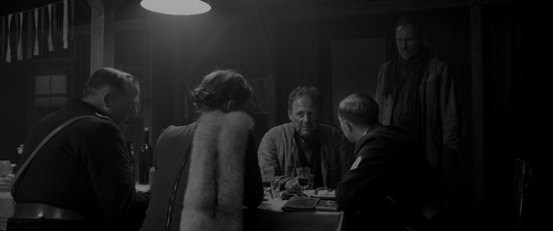 The.Captain.2017.2160p.HDR.UHD.BluRay.DTS HD.MA.5.1.x265 10bit HDS.mkv 20220523 193245.133.jpg