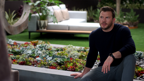 Home.Economics.S01E01.Pilot.2160p.WEB DL.DDP5.1.H.265 FR1ENDinNEED.thumb 01.png