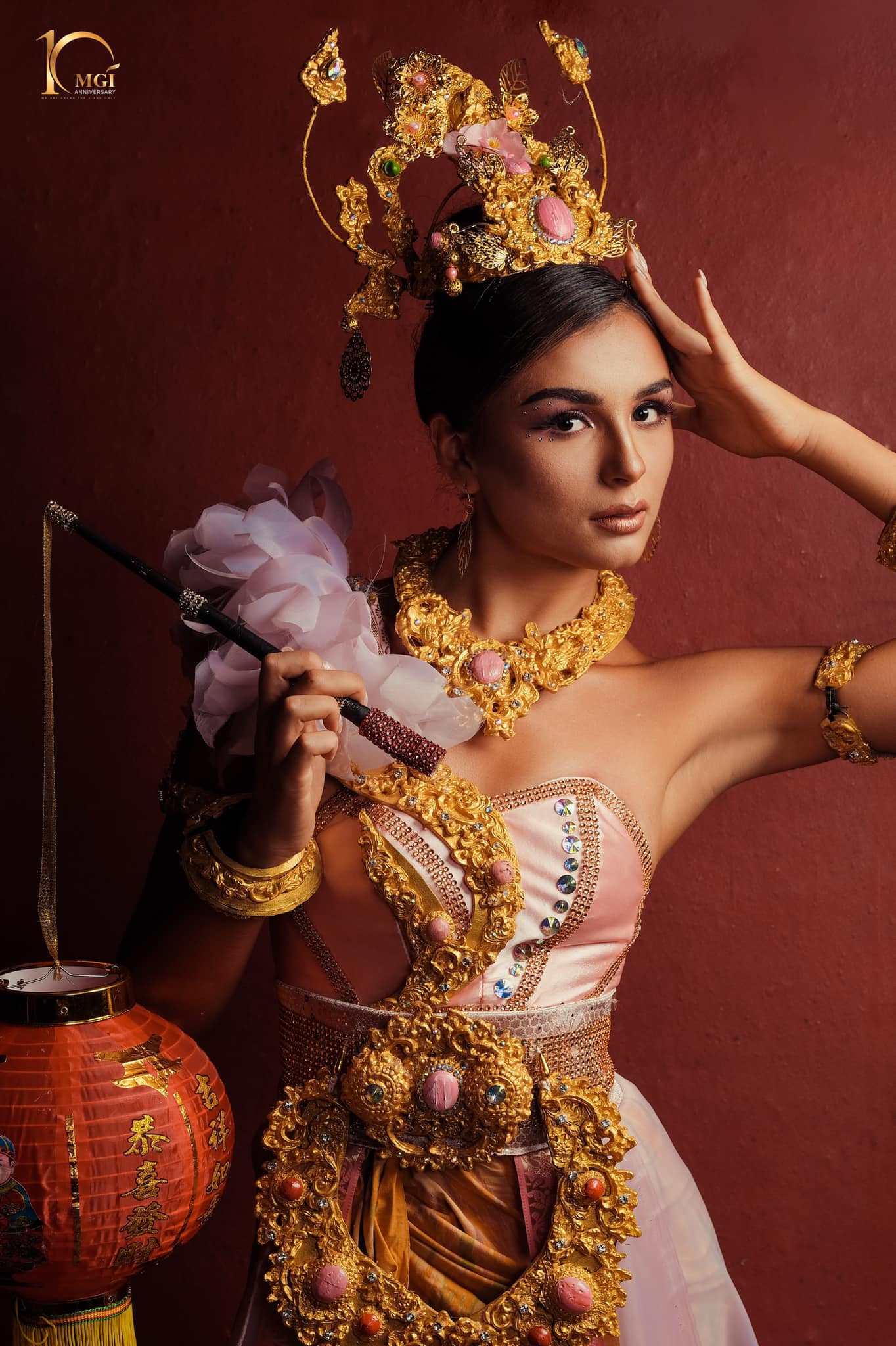  traje tradicional indonesio de candidatas a miss grand international 2022.	 - Página 3 ZpZpF1