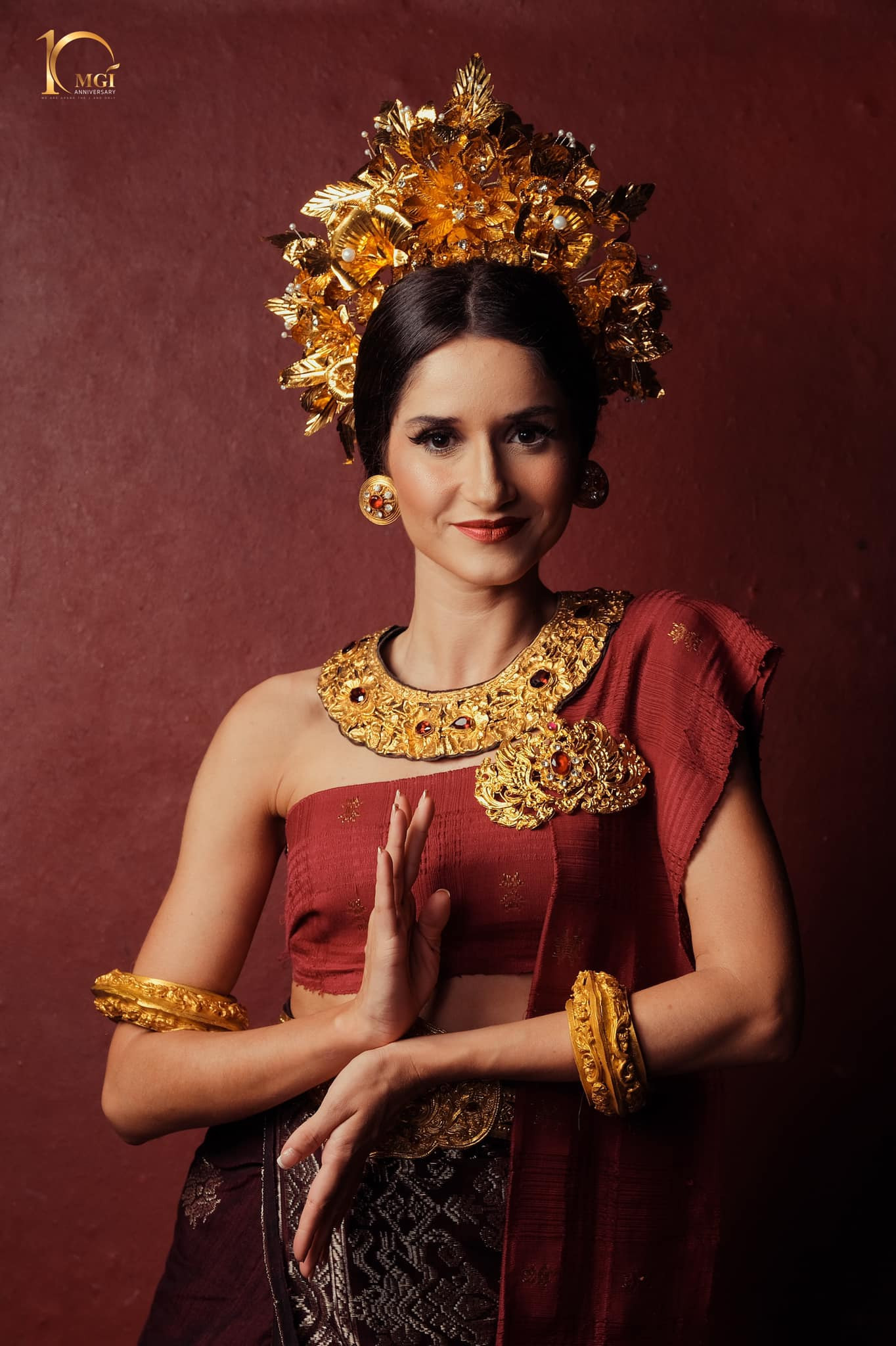  traje tradicional indonesio de candidatas a miss grand international 2022.	 - Página 4 Zpb68X