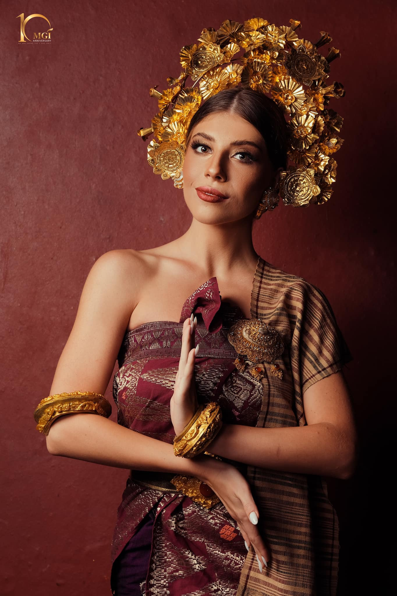  traje tradicional indonesio de candidatas a miss grand international 2022.	 - Página 4 ZpbrFI