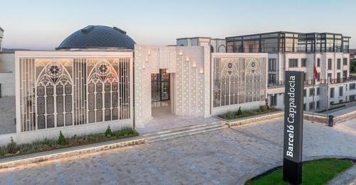 3910882460631643964?url=https%3A%2F%2Fmedia.vozpopuli.com%2F2024%2F08%2FHotel Barcelo.jpg&fb obo=1&u.jpg