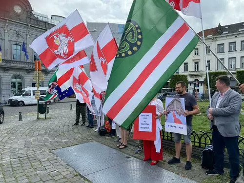 GUmUG 9WQAEF20I?format=jpg.jpg