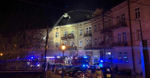 2008995090990926521?url=https%3A%2F%2Ftvn24.pl%2Fnajnowsze%2Fcdn zdjecie 636470 mezczyzna zabarykado.jpg