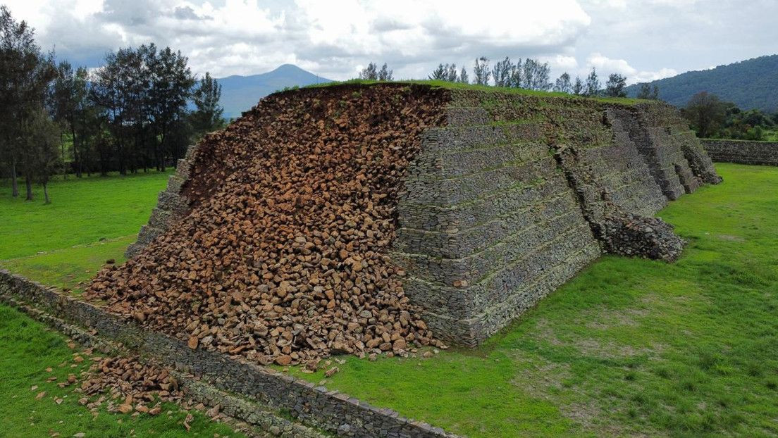 Crollo di Piramide Messicana: Antico Presagio di Catastrofe