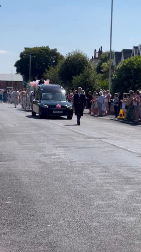 A 7dkKgZSzwwxas7.jpg