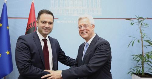 8882476268606479897?url=https%3A%2F%2Fshqiptarja.com%2Fuploads%2F780x440%2F1723566917 petritmalaj.GI.jpg