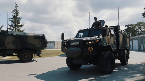 A HN7hl6lO8pqYLP.jpg