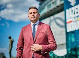 GLiF ZxXwAAxfbL?format=jpg.jpg