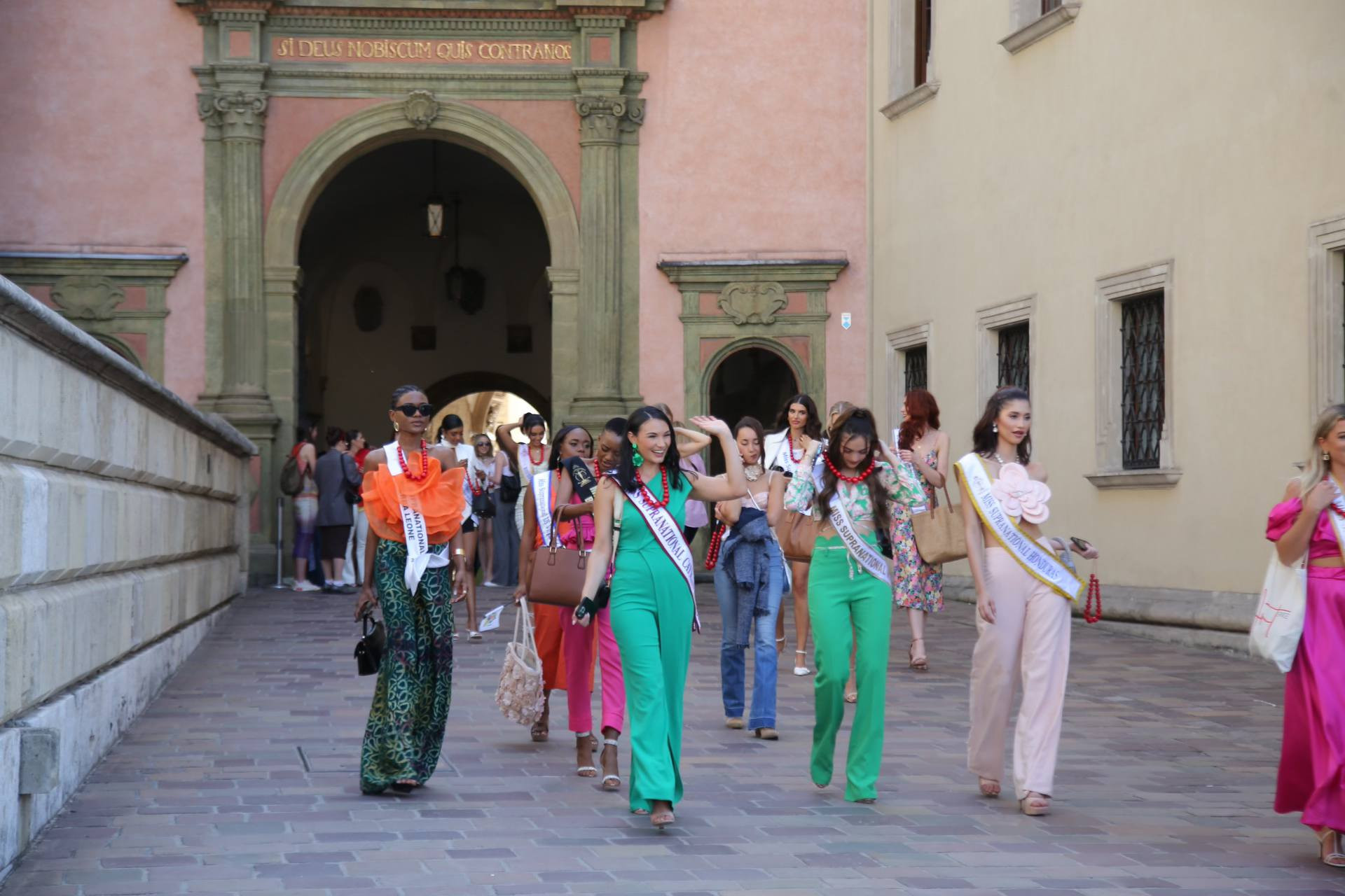 candidatas a miss supranational 2024. final: 6 july. - Página 20 D2SDQob