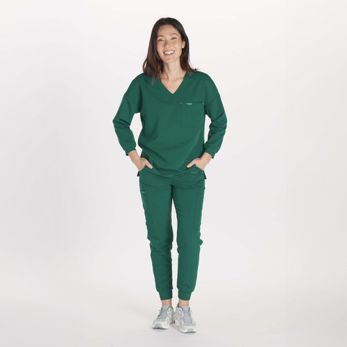 Alpine Dolman ¾ Sleeve 2 Pocket CORE Scrub Top Hunter Green 2500x2500 full body 3.jpg