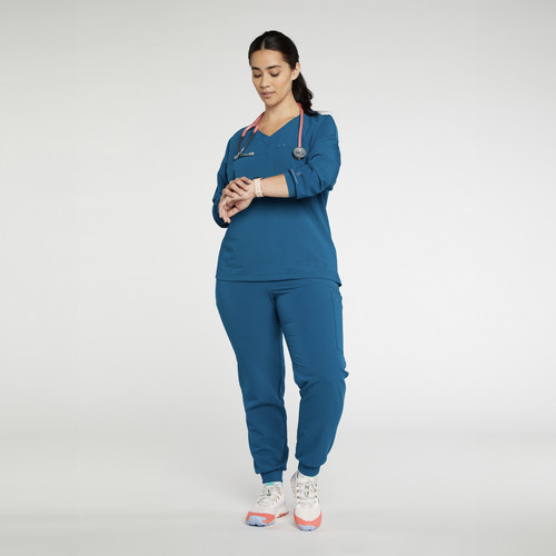 Alpine Dolman ¾ Sleeve 2 Pocket CORE Scrub Top Caribbean Blue 2500x2500.jpg