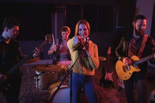 portrait woman singing microphone 107420 96131.jpg