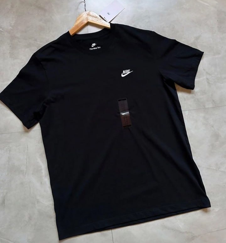 Camiseta Nike Sportswear Club Masculina