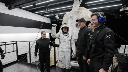 Ej Srfc4duyhL5mo.jpg