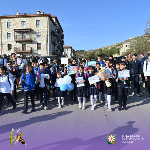 GXlN NSXYAAYJMz?format=jpg.jpg