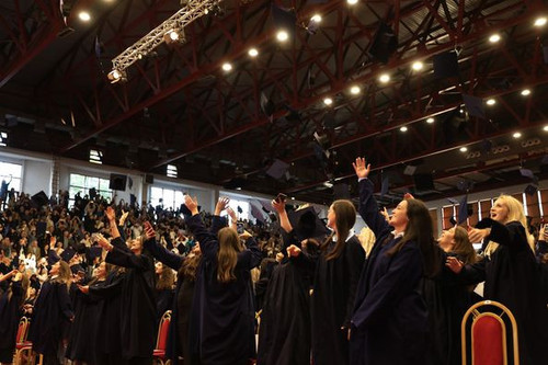 459362976 917004463791946 8626399803772009652 n.jpg?stp=dst jpg p526x395& nc cat=108&ccb=1 7& nc sid.jpg